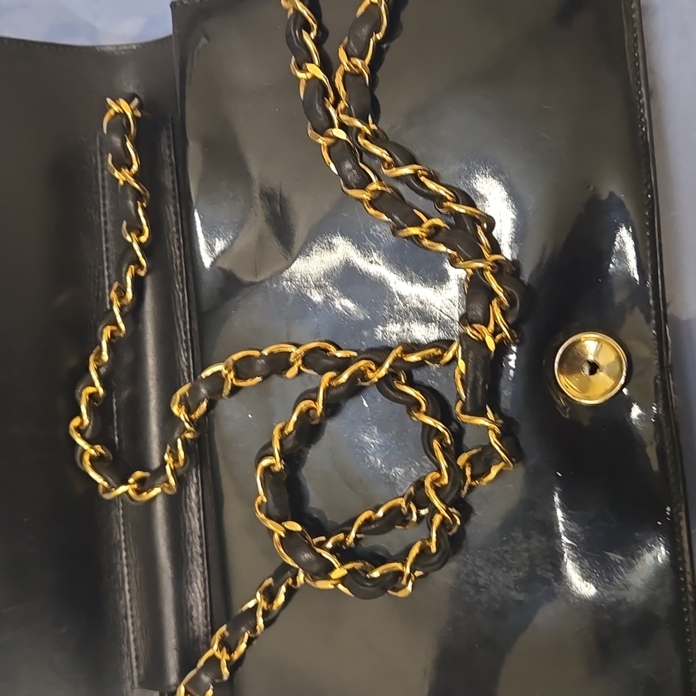 CHANEL Patent Leather Single Flap Black Bag - Picture 5 of 6